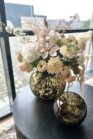 kunstboeket-boeket-nepbloemen-bloemen-mat zwart-champagne-goud-zwart-wit-chique-groot-xxl-kunstbloemen-boeket-silka-silkaflowers-interieurdesign-hotelchique--flowers-flower-flowerlovers-bouquets-interieurstyling-interiorstyling--interior-interiordesign-zijdenbloemen-bloemen-zijdenboeket-boeket-kunstboeket-boeket-nepbloemen-bloemen-chique-groot-xxl-kunstbloemen-boeket-silkka-silkkaflowers