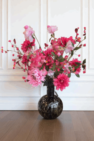 interieur-interieurstyling-kunstboeket-kunstbloemen-edelstenen-edelsteen-kristal-kristallen-hotelchique-interieur-interieurstyliste-gemstones-minerals-interiordesign-interior-interieur-accessoires-interieurdesign-chique-chiquewoonaccessoires-interieurstenen-edelstenen-bergkristal-woonaccessoires-woonwinkel-gelderland-bergkristal-hondenmand-hondenbed-boucle-hond-dogbed-vaas-potten-binnenpotten-buitenpotten-tuin-tuindecoratie-tuinpotten-beige