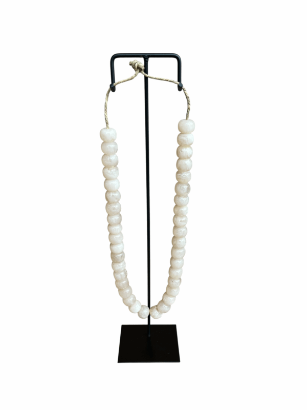 interieur-interieurstyling-kunstboeket-kunstbloemen-edelstenen-edelsteen-kristal-kristallen-hotelchique-interieur-interieurstyliste-gemstones-minerals-interiordesign-interior-interieur-accessoires-interieurdesign-chique-chiquewoonaccessoires-interieurstenen-edelstenen-bergkristal-woonaccessoires-woonwinkel-gelderland-bergkristal-hondenmand-hondenbed-boucle-hond-dogbed-vaas-potten-binnenpotten-buitenpotten-tuin-tuindecoratie-tuinpotten-beige