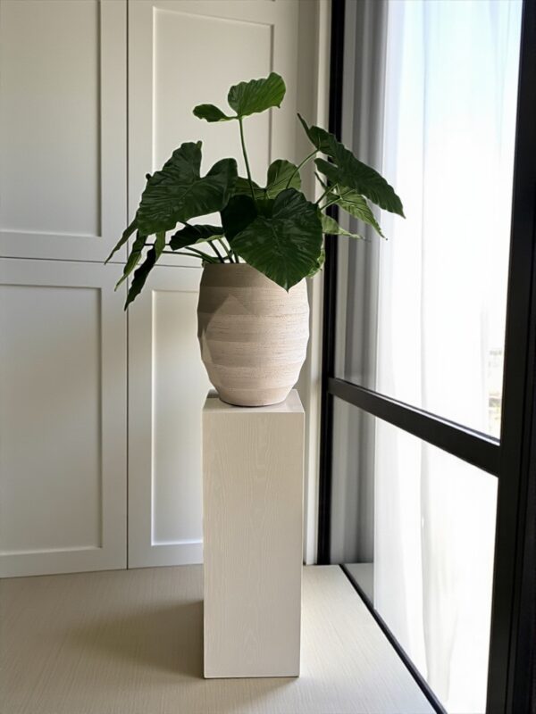 interieur-interieurstyling-kunstboeket-kunstbloemen-edelstenen-edelsteen-kristal-kristallen-hotelchique-interieur-interieurstyliste-gemstones-minerals-interiordesign-interior-interieur-accessoires-interieurdesign-chique-chiquewoonaccessoires-interieurstenen-edelstenen-bergkristal-woonaccessoires-woonwinkel-gelderland-bergkristal-hondenmand-hondenbed-boucle-hond-dogbed-vaas-potten-binnenpotten-buitenpotten-tuin-tuindecoratie-tuinpotten-beige