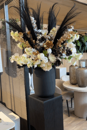 interieur-interieurstyling-kunstboeket-kunstbloemen-edelstenen-edelsteen-kristal-kristallen-hotelchique-interieur-interieurstyliste-gemstones-minerals-interiordesign-interior-interieur-accessoires-interieurdesign-chique-chiquewoonaccessoires-interieurstenen-edelstenen-bergkristal-woonaccessoires-woonwinkel-gelderland-bergkristal-hondenmand-hondenbed-boucle-hond-dogbed-vaas-potten-binnenpotten-buitenpotten-tuin-tuindecoratie-tuinpotten-beige