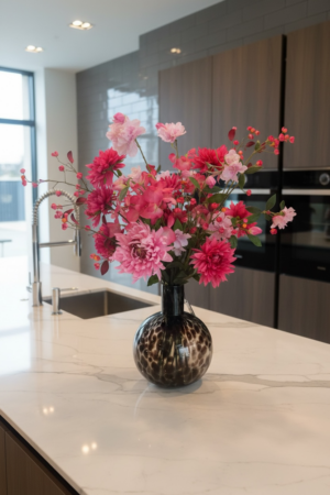 zijdenboeketten-zijdenboeket-interieur-interieurstyling-kunstboeket-kunstbloemen-edelstenen-edelsteen-kristal-kristallen-hotelchique-interieur-interieurstyliste-gemstones-minerals-interiordesign-interior-interieur-accessoires-interieurdesign-chique-chiquewoonaccessoires-interieurstenen-edelstenen-bergkristal-woonaccessoires-woonwinkel-gelderland-bergkristal-hondenmand-hondenbed-boucle-hond-dogbed-vaas-potten-binnenpotten-buitenpotten-tuin-tuindecoratie-tuinpotten-beige