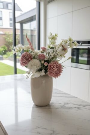 zijdenboeketten-zijdenboeket-interieur-interieurstyling-kunstboeket-kunstbloemen-edelstenen-edelsteen-kristal-kristallen-hotelchique-interieur-interieurstyliste-gemstones-minerals-interiordesign-interior-interieur-accessoires-interieurdesign-chique-chiquewoonaccessoires-interieurstenen-edelstenen-bergkristal-woonaccessoires-woonwinkel-gelderland-bergkristal-hondenmand-hondenbed-boucle-hond-dogbed-vaas-potten-binnenpotten-buitenpotten-tuin-tuindecoratie-tuinpotten-beige