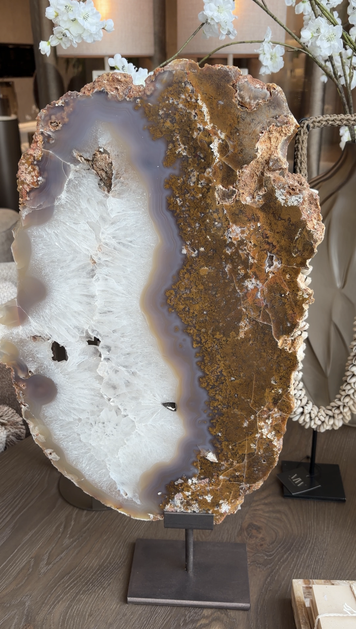 zijdenboeketten-zijdenboeket-interieur-interieurstyling-kunstboeket-kunstbloemen-edelstenen-edelsteen-kristal-kristallen-hotelchique-interieur-interieurstyliste-gemstones-minerals-interiordesign-interior-interieur-accessoires-interieurdesign-chique-chiquewoonaccessoires-interieurstenen-edelstenen-bergkristal-woonaccessoires-woonwinkel-gelderland-bergkristal-hondenmand-hondenbed-boucle-hond-dogbed-vaas-potten-binnenpotten-buitenpotten-tuin-tuindecoratie-tuinpotten-beige-bombyxx-nterieurstenen-agaat-quartz-bergkristalnterieurstenen-agaat-quartz-bergkristalnterieurstenen-agaat-quartz-bergkristalnterieurstenen-agaat-quartz-bergkristal-nterieurstenen-agaat-quartz-bergkristal
