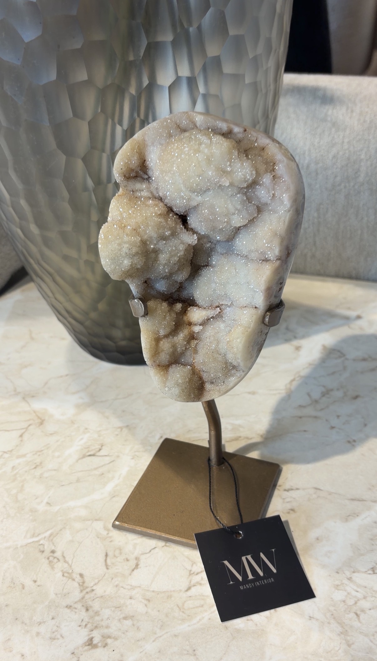 zijdenboeketten-zijdenboeket-interieur-interieurstyling-kunstboeket-kunstbloemen-edelstenen-edelsteen-kristal-kristallen-hotelchique-interieur-interieurstyliste-gemstones-minerals-interiordesign-interior-interieur-accessoires-interieurdesign-chique-chiquewoonaccessoires-interieurstenen-edelstenen-bergkristal-woonaccessoires-woonwinkel-gelderland-bergkristal-hondenmand-hondenbed-boucle-hond-dogbed-vaas-potten-binnenpotten-buitenpotten-tuin-tuindecoratie-tuinpotten-beige-bombyxx