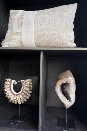 zijdenboeketten-zijdenboeket-interieur-interieurstyling-kunstboeket-kunstbloemen-edelstenen-edelsteen-kristal-kristallen-hotelchique-interieur-interieurstyliste-gemstones-minerals-interiordesign-interior-interieur-accessoires-interieurdesign-chique-chiquewoonaccessoires-interieurstenen-edelstenen-bergkristal-woonaccessoires-woonwinkel-gelderland-bergkristal-hondenmand-hondenbed-boucle-hond-dogbed-vaas-potten-binnenpotten-buitenpotten-tuin-tuindecoratie-tuinpotten-beige-bombyxx-nterieurstenen-agaat-quartz-bergkristal